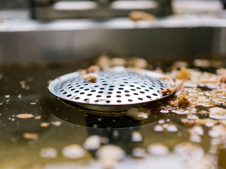 Imagem ilustrativa representando uma pia entupida